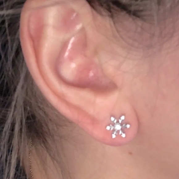 HYPOALLERGENIC Sterling Silver Snowflake Earrings - Picture 4 of 5